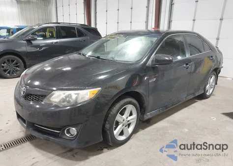 2014 Toyota Camry Se z USA, uszkodzony, nr VIN 4T1BF1FK3EU811129
